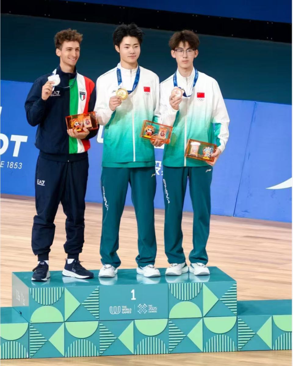 比赛中, 枚金牌, 绕桩决赛中