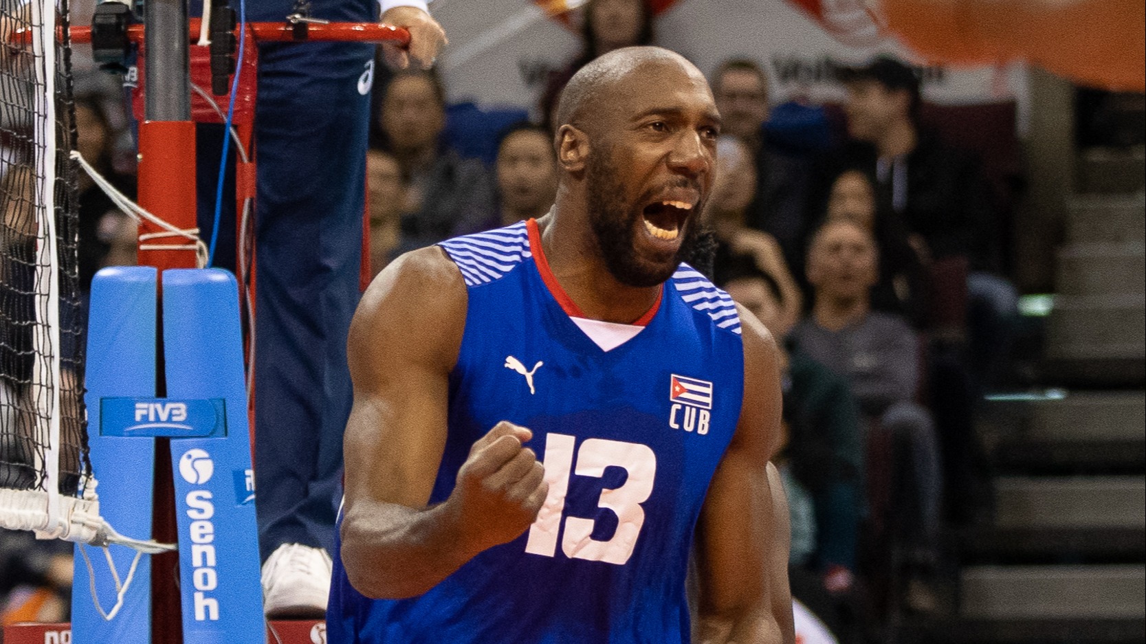 令球迷动容, Cecco